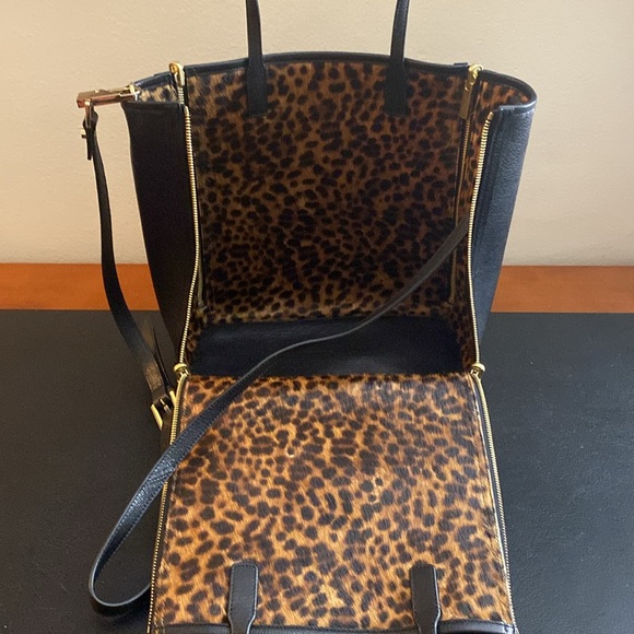 Henri Bendel animal print reverses to leather. shopping bag tote Removable strap - Picture 8 of 14